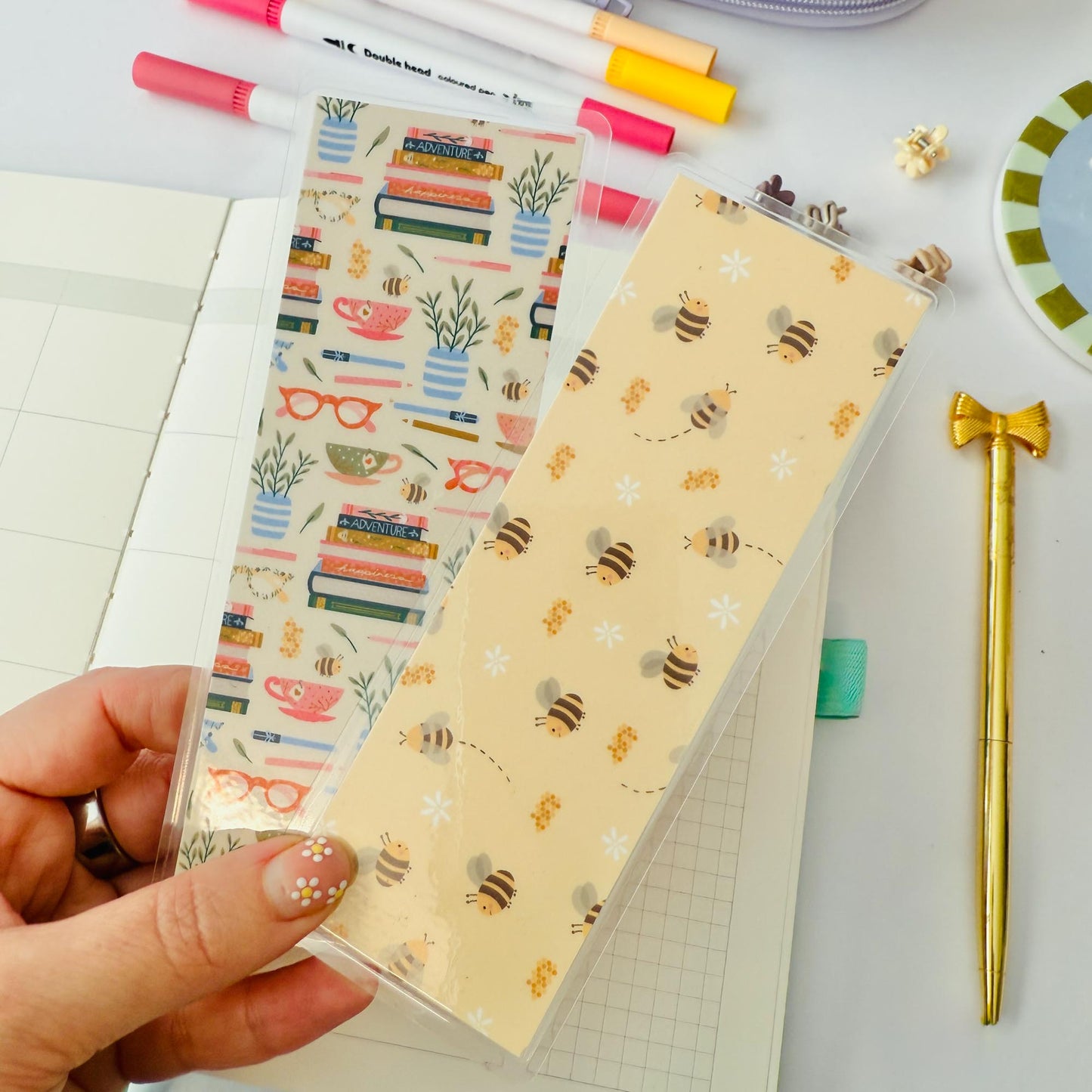 Bookmark: Set of 2 Busy Bees