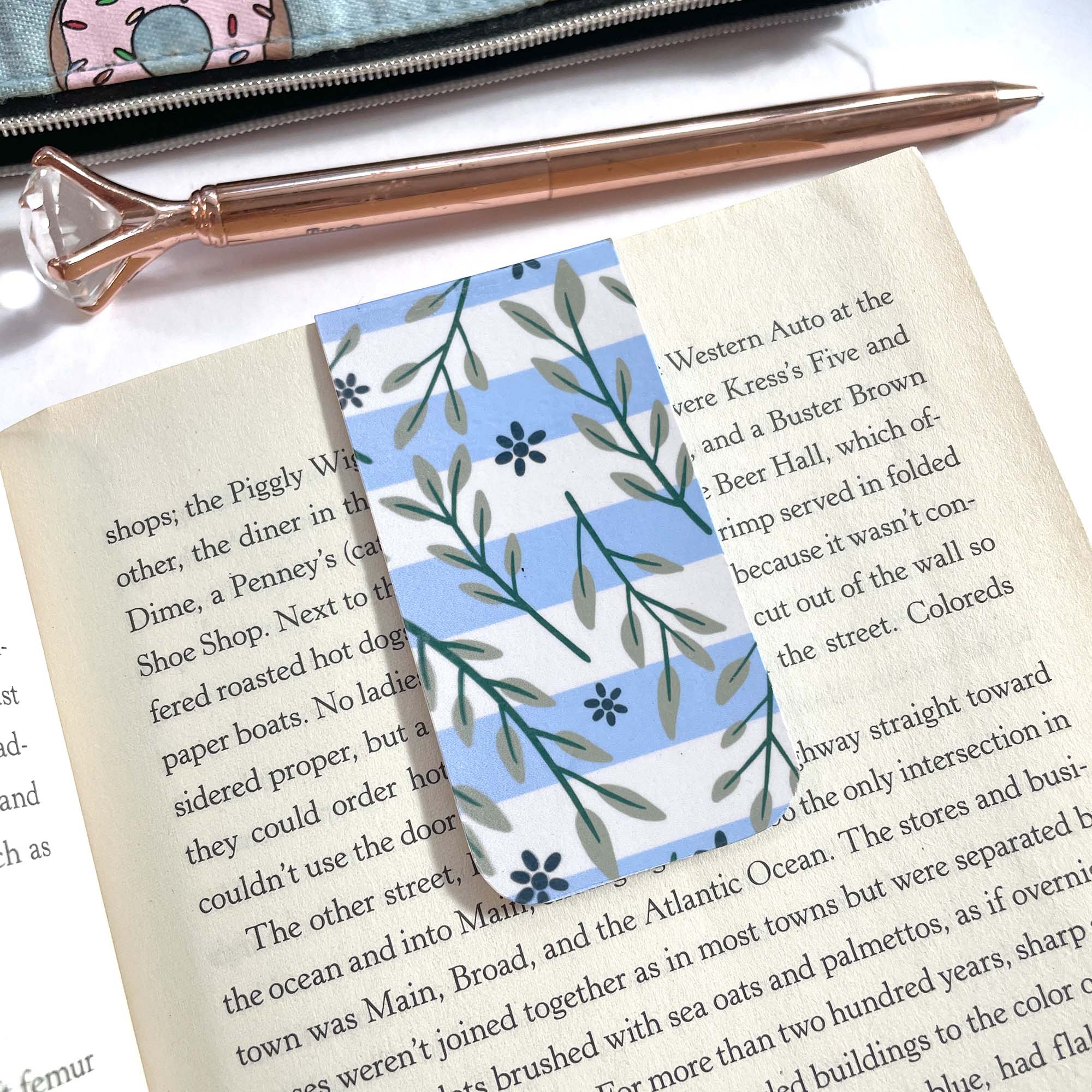 Magnetic Bookmark: Leaves on Blue Stripes