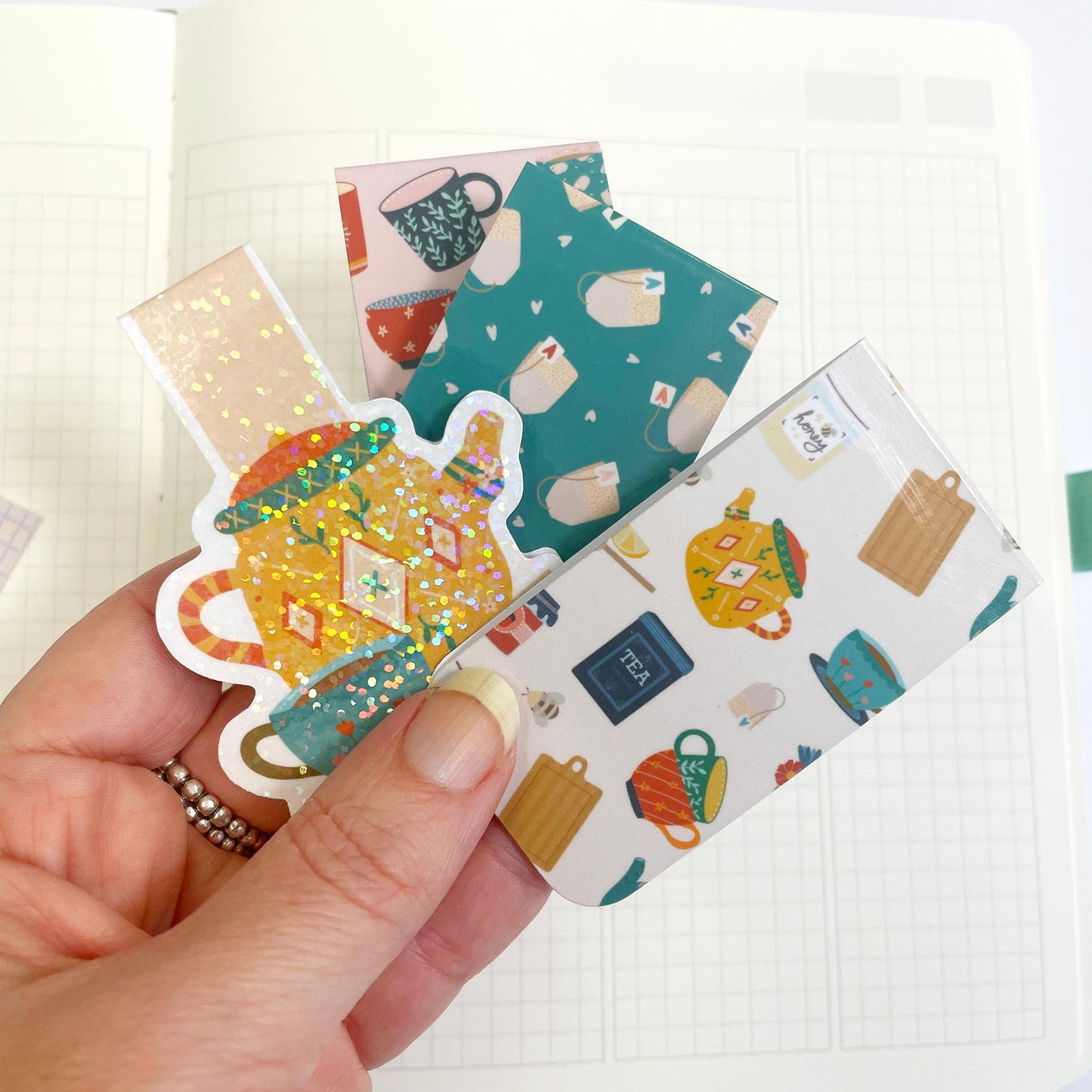 Magnetic Bookmark: Tea Cups on Pink