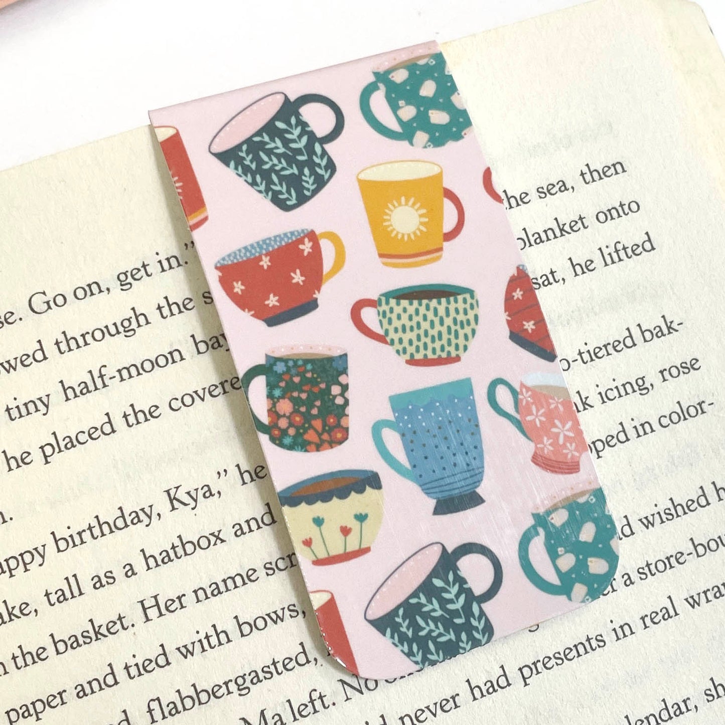 Magnetic Bookmark: Tea Cups on Pink
